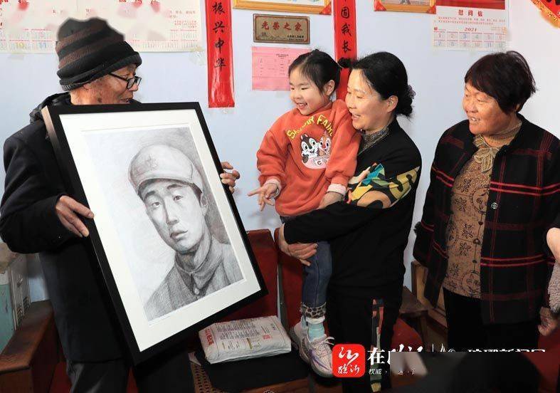 老人时隔80年终于见到烈士父兄
