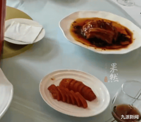婚宴惊现冰碴预制菜，酒店全额退款，一场意外的婚礼风波