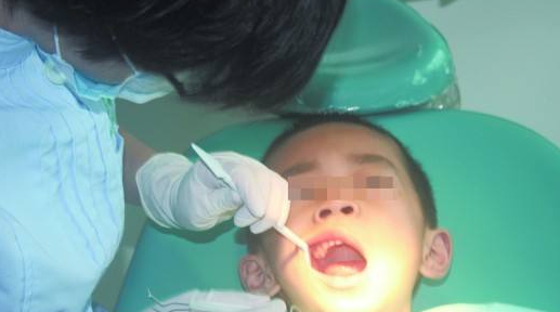 孩子看牙后痊愈，家长报警要求退诊费