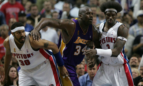 NBA为什么不允许联防？这事儿得从篮球规则的本源说起