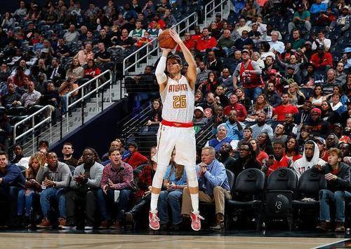 NBA现役篮板榜，谁在篮下抢出了一片天？
