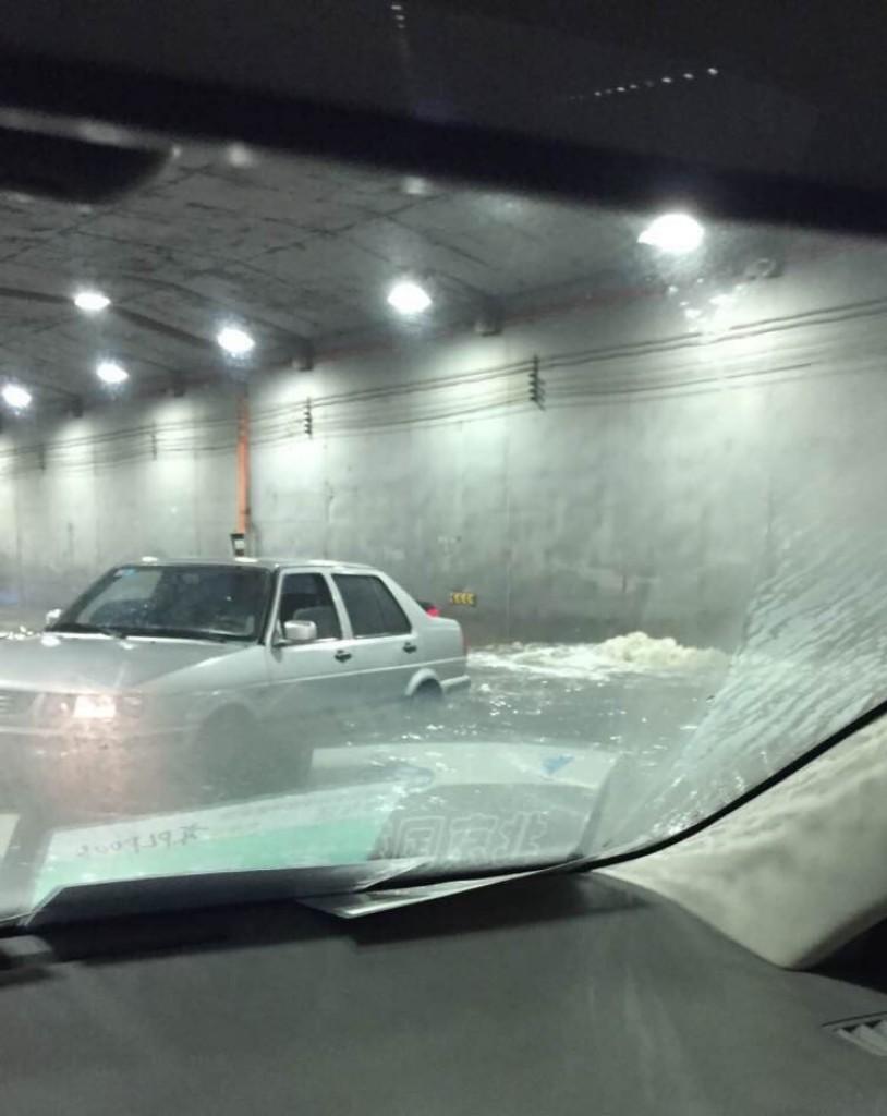 北京暴雨红色预警，城市应对与居民生活的影响