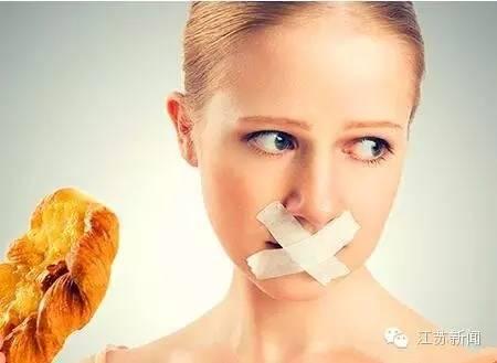 女子被误认怀孕后，竟取出50颗子宫肌瘤
