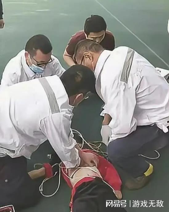 女孩跑步猝死 家属质疑校方急救不力