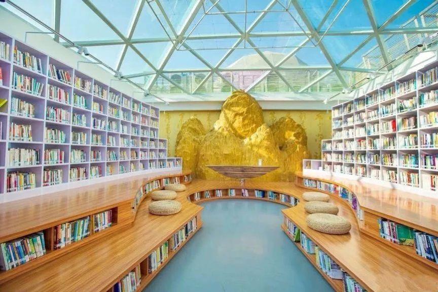 深圳一小区车位过窄下车要爬天窗，城市生活的尴尬与解决之道