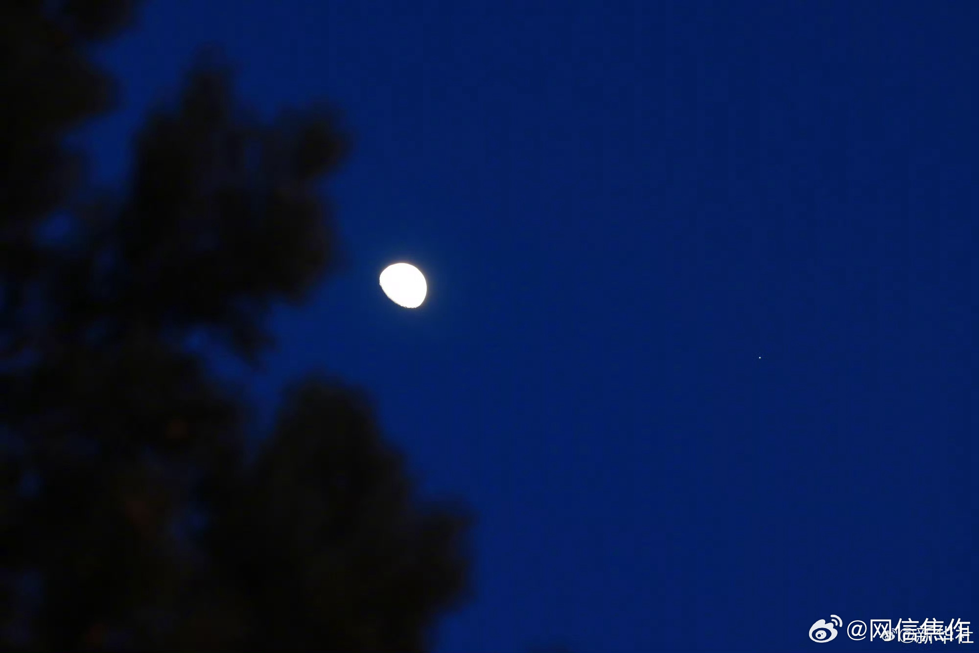 天空上演星月对话